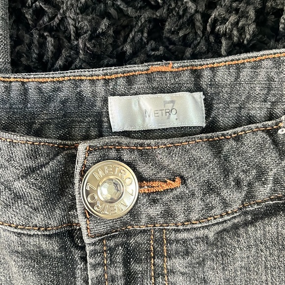 Metro 7 | Straight Leg Jeans - Picture 3 of 4